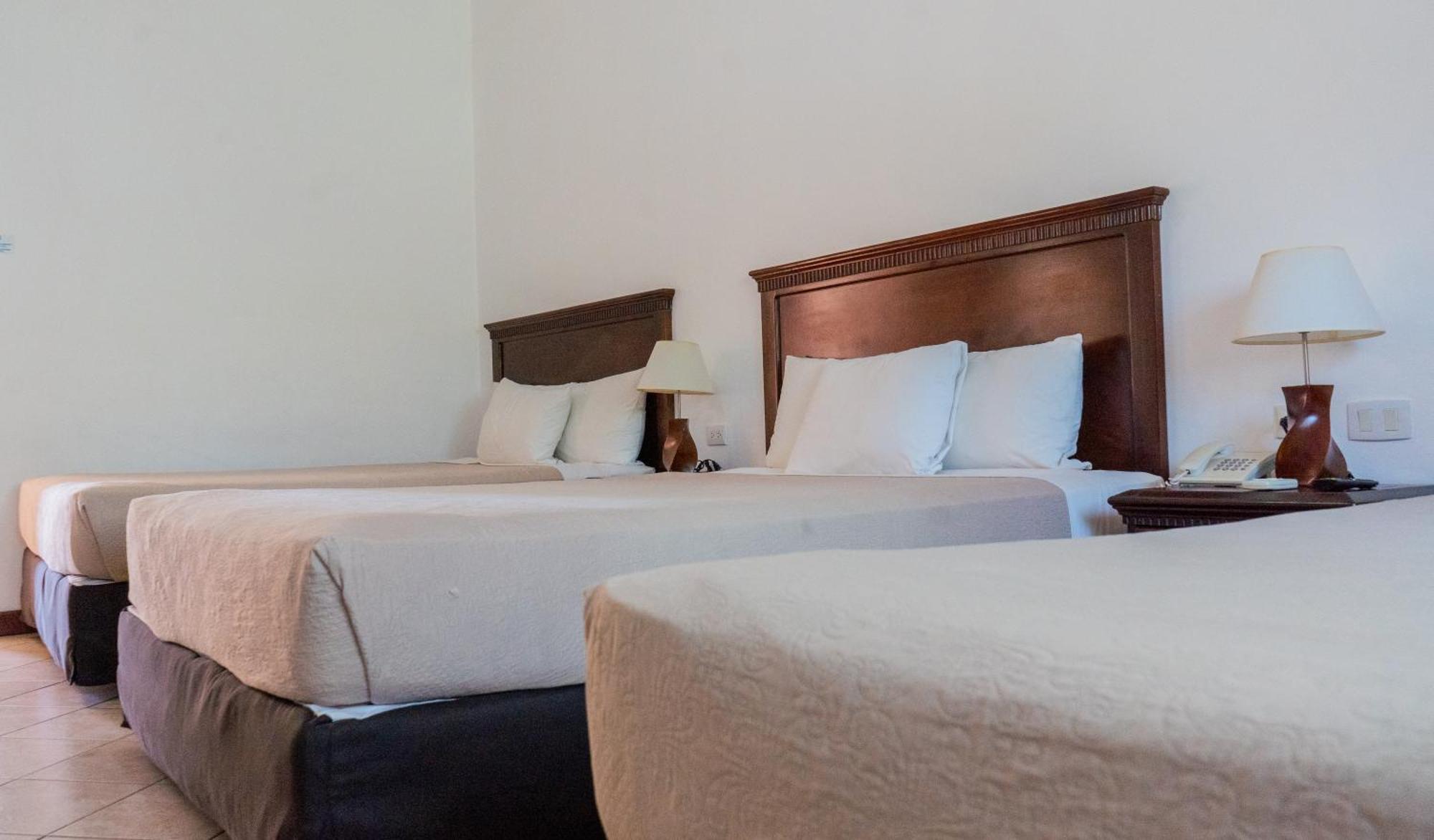 Hotel Cayman Suites مونتيريكو المظهر الخارجي الصورة