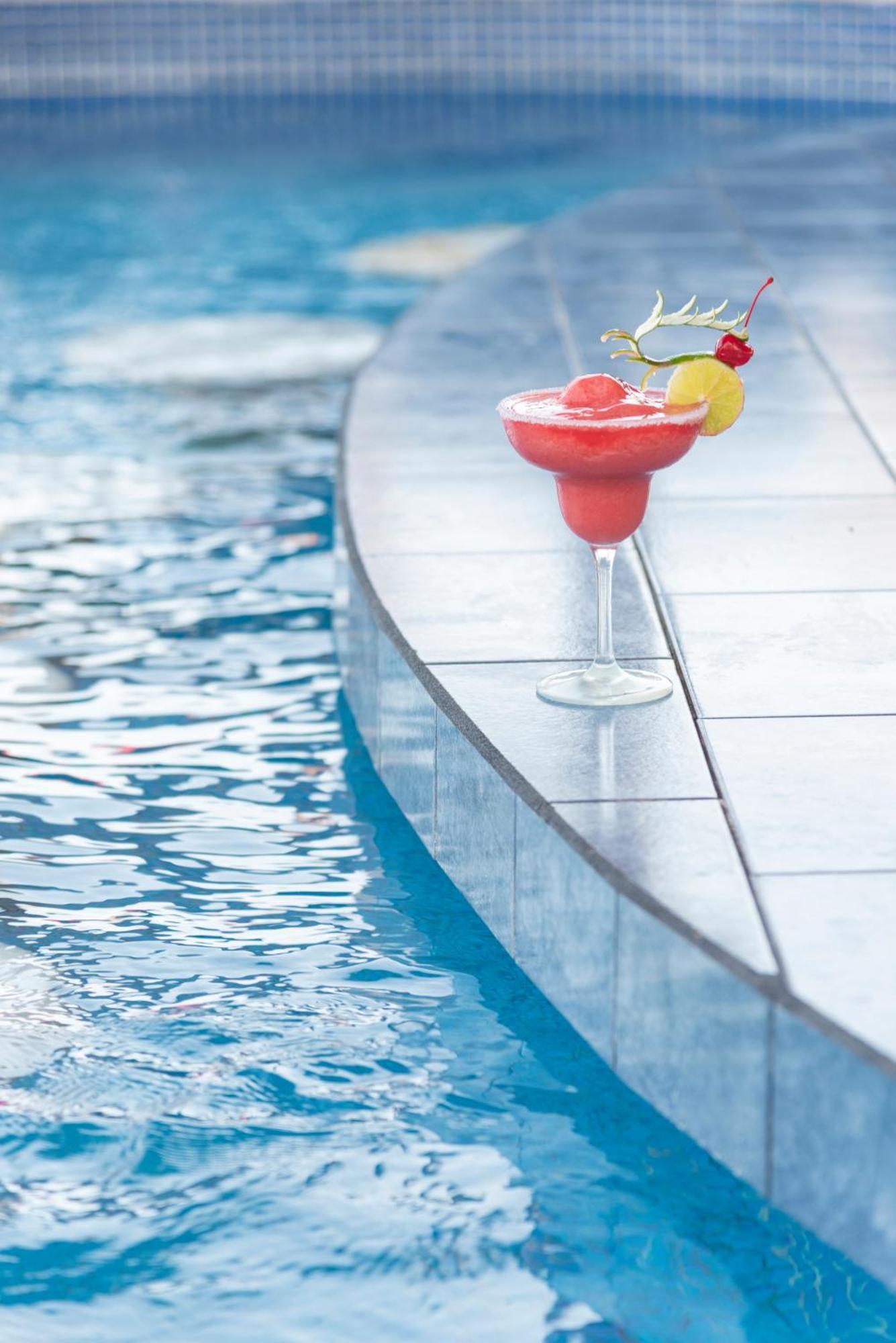 Hotel Cayman Suites مونتيريكو المظهر الخارجي الصورة