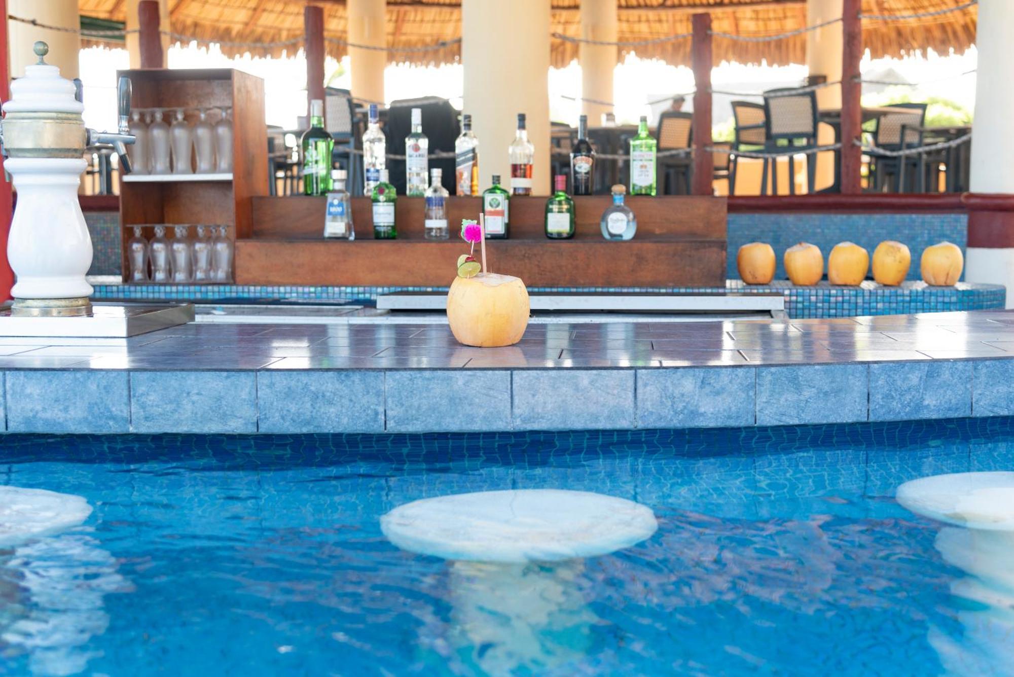 Hotel Cayman Suites مونتيريكو المظهر الخارجي الصورة