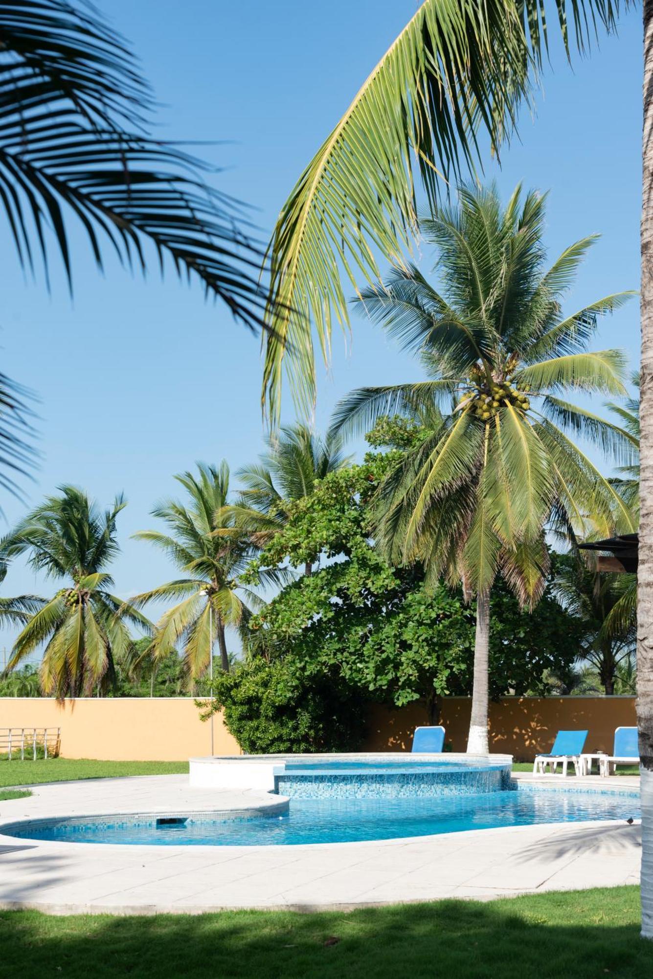 Hotel Cayman Suites مونتيريكو المظهر الخارجي الصورة