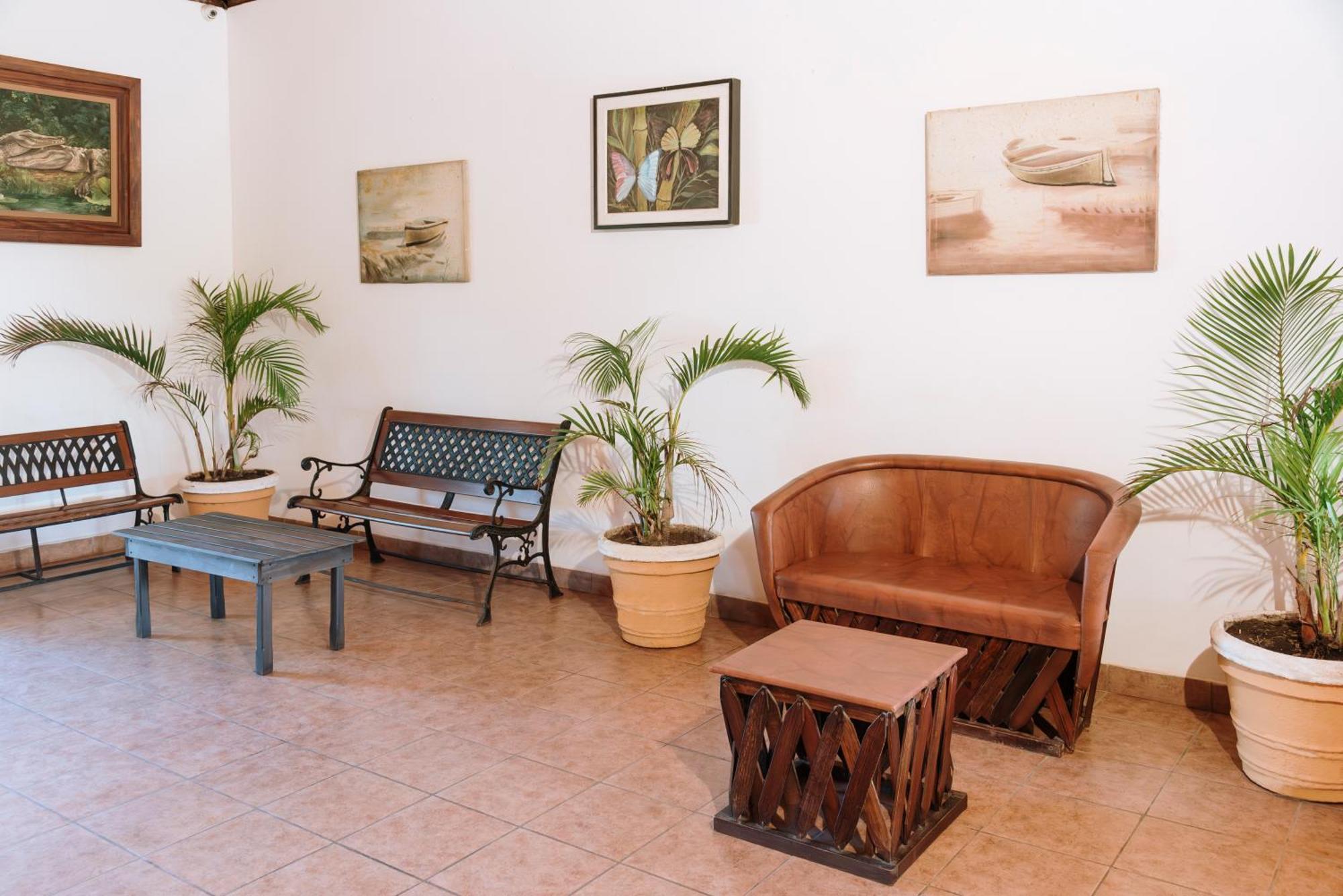 Hotel Cayman Suites مونتيريكو المظهر الخارجي الصورة