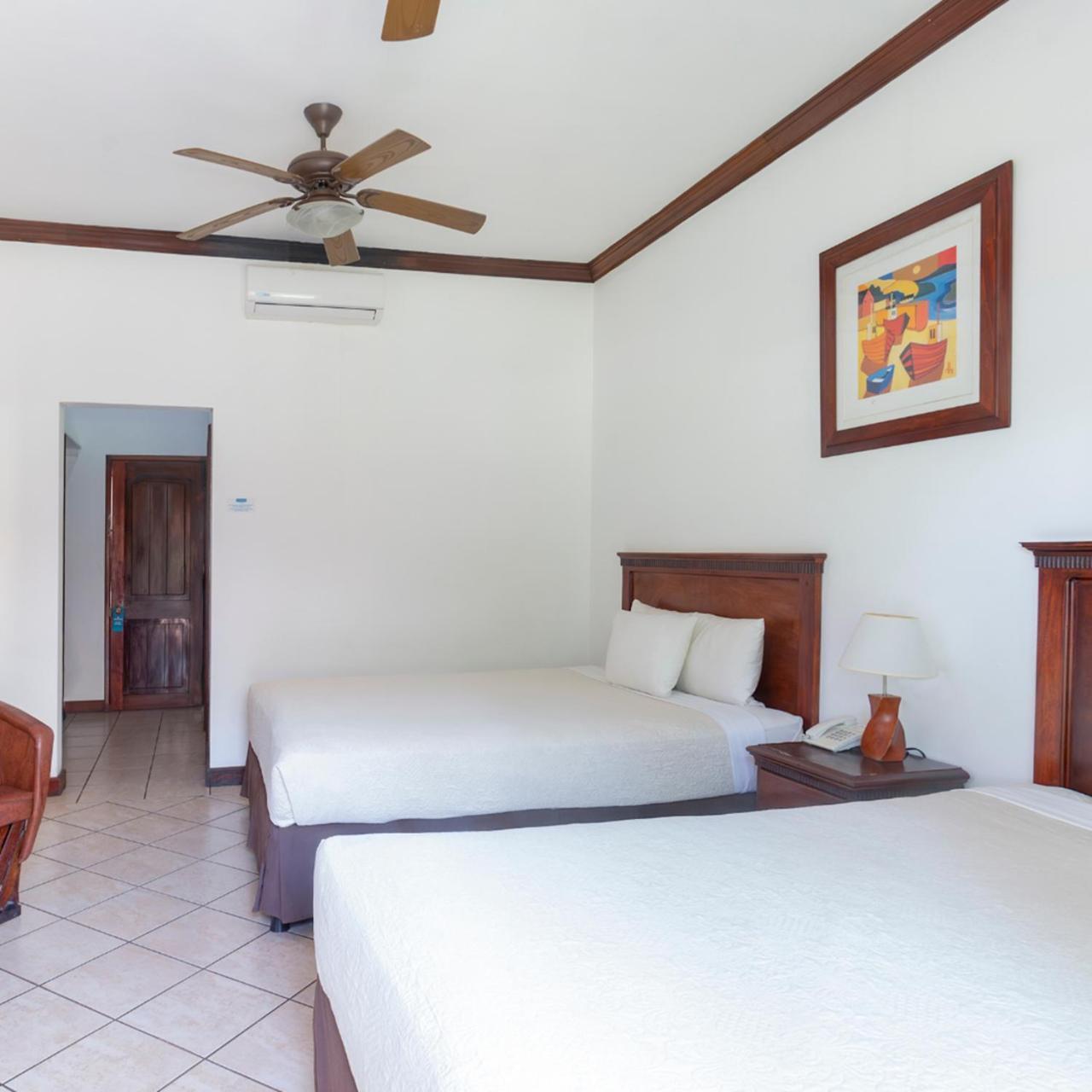 Hotel Cayman Suites مونتيريكو المظهر الخارجي الصورة